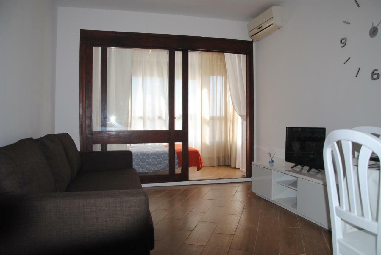 Apartamento Cerca De La Playa Y Campo De Golf Con Piscina Torremolinos Exterior photo
